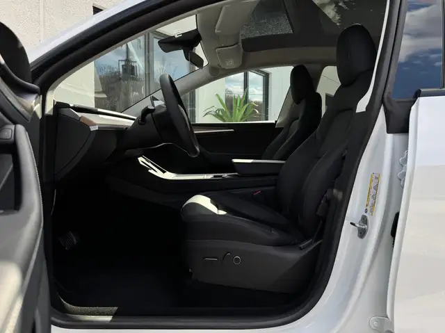 Tesla Model Y view 15
