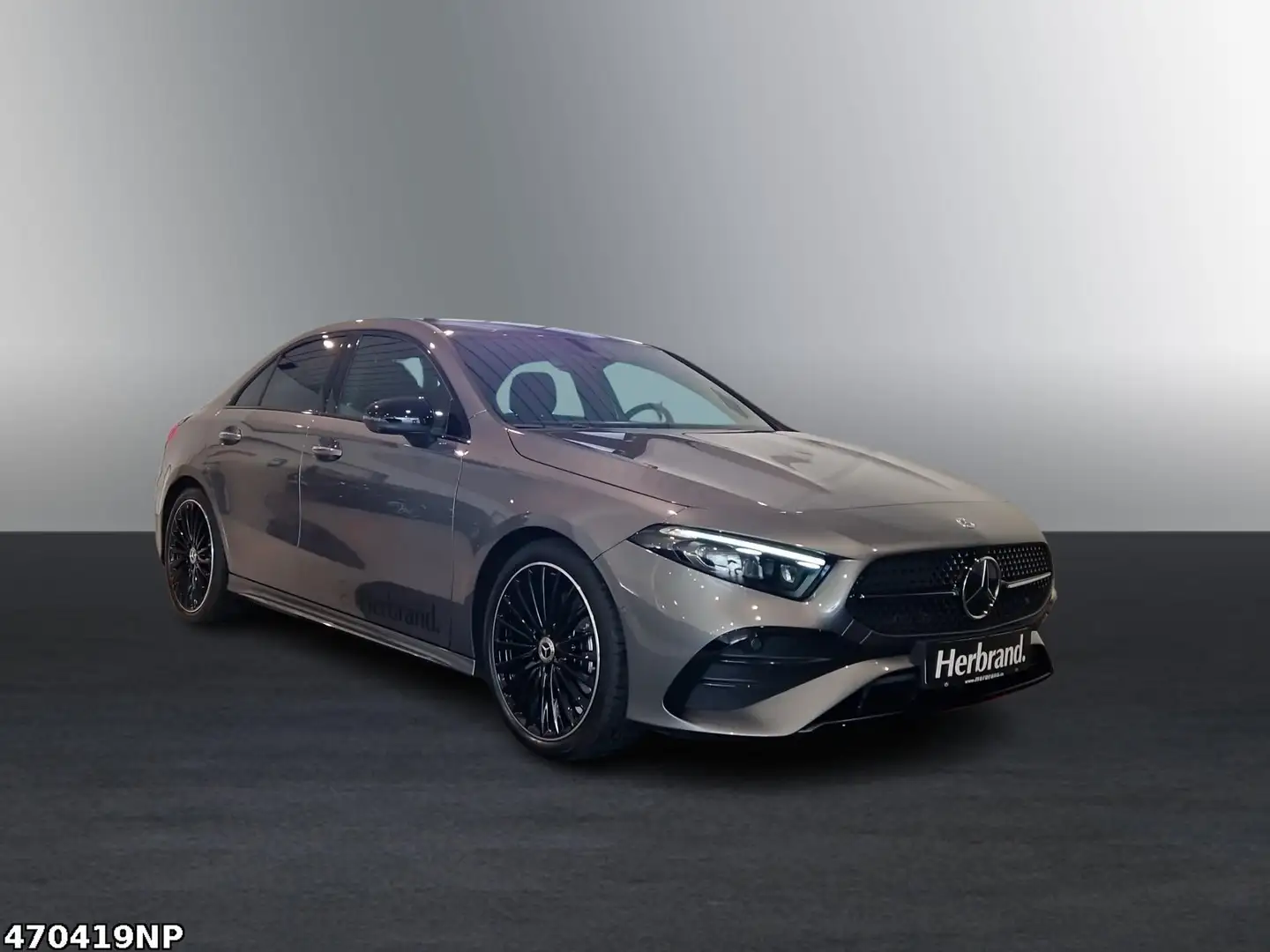 Mercedes-Benz A 220 4MATIC Limousine +AMG+NIGHT+360+MULTIBEAM+ Grijs - 2