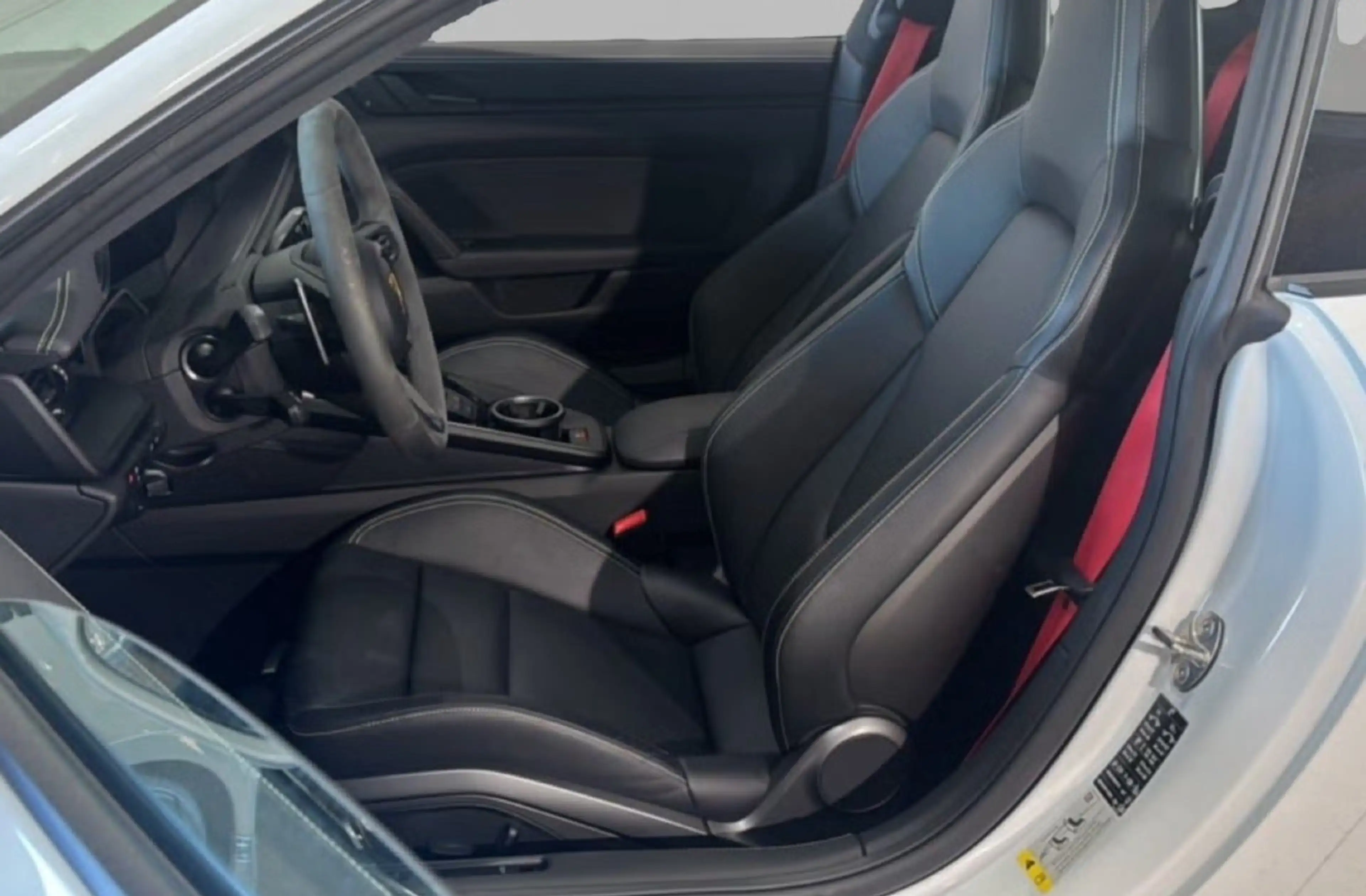 Porsche 911 Carrera 4 GTS BOSE*SCHIEBEDACH*360°PVTS Plus — photo 9
