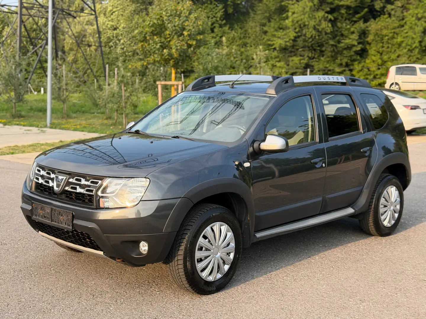 Dacia Duster dCi Allrad TÜV NEU 1.Besitz Anhängerk. Grau - 2