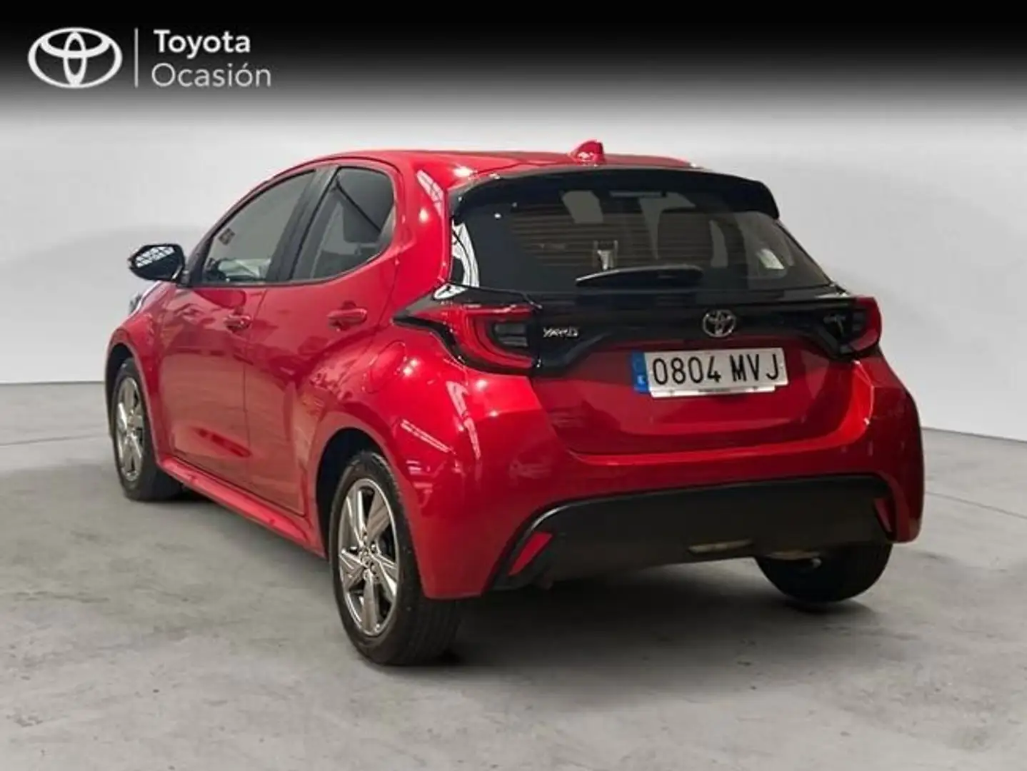 Toyota Yaris 120H 1.5 Active Plus Rojo - 2