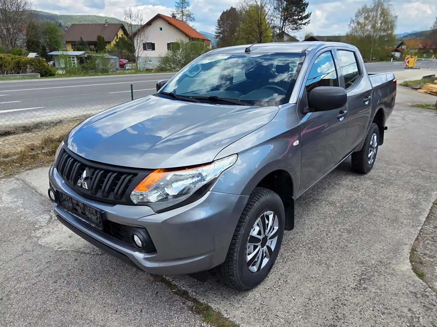Mitsubishi L200 2.4  4X4  DI-D Grau - 1