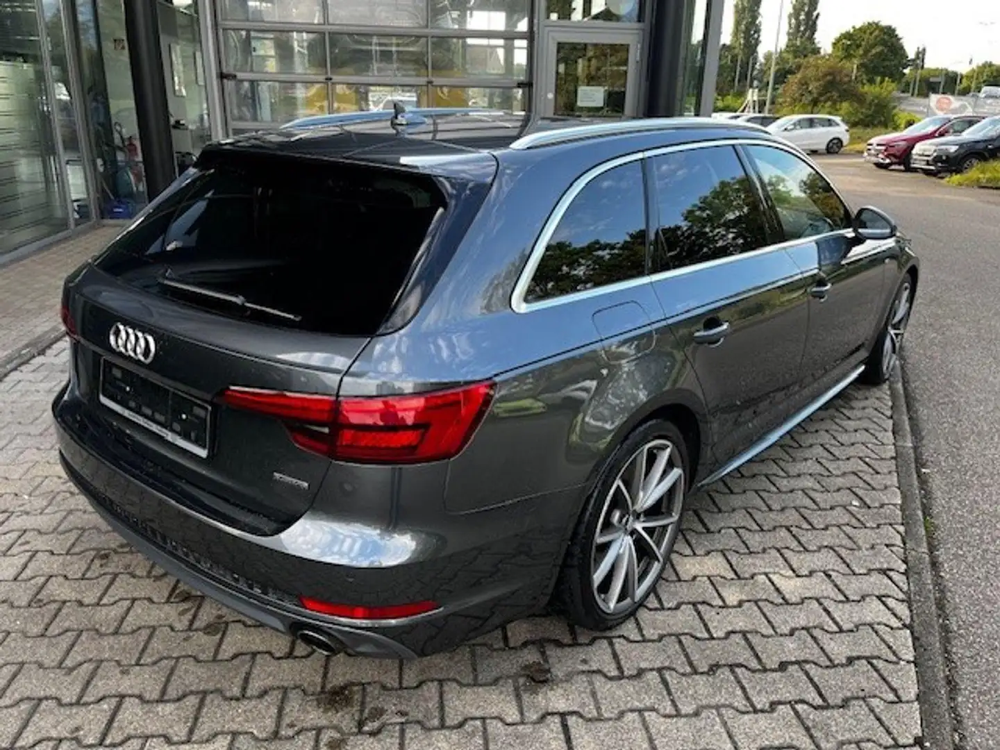 Audi A4 Avant 2.0TFSi 252pk quattro S line Edition | Pano Grigio - 2