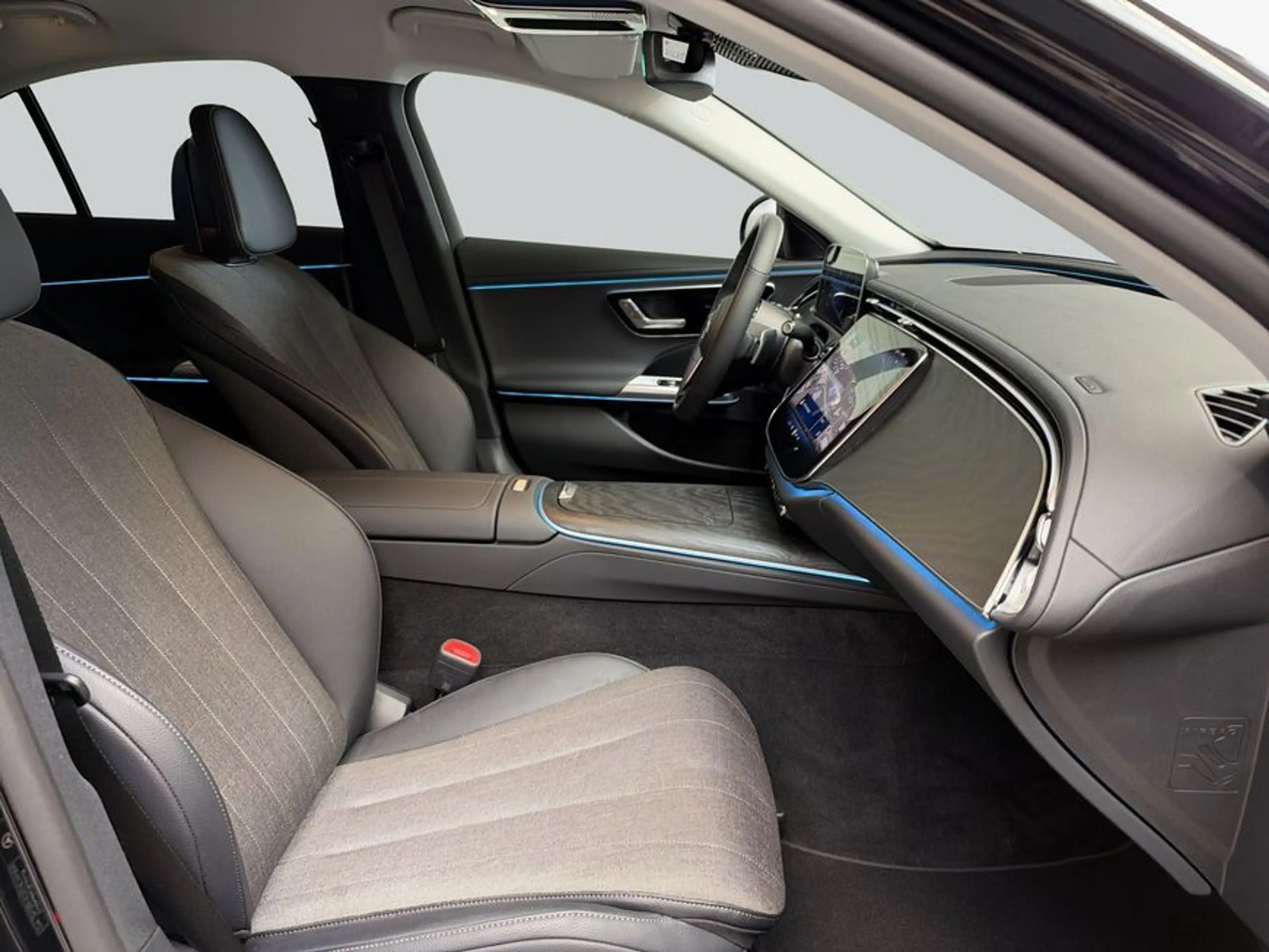 Mercedes-Benz E 220 E-Klasse — photo 12