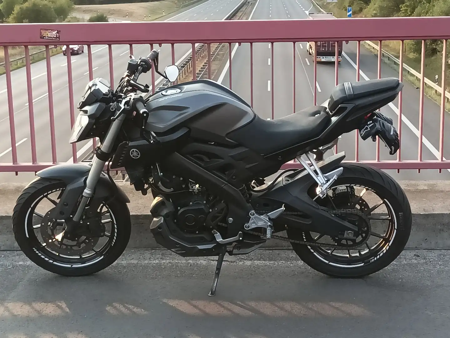 Yamaha MT-125 Negro - 2