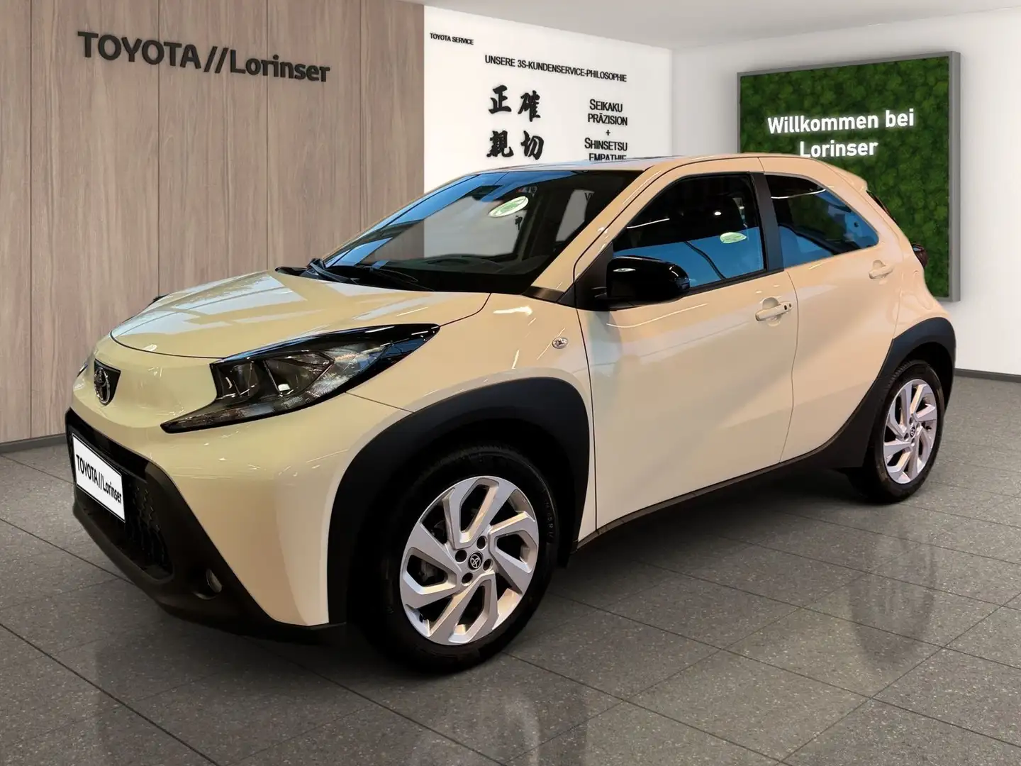 Toyota Aygo 1.0 Play Kam.+KlimaA+PDC+SHZ+ACC+KeyLess Weiß - 2