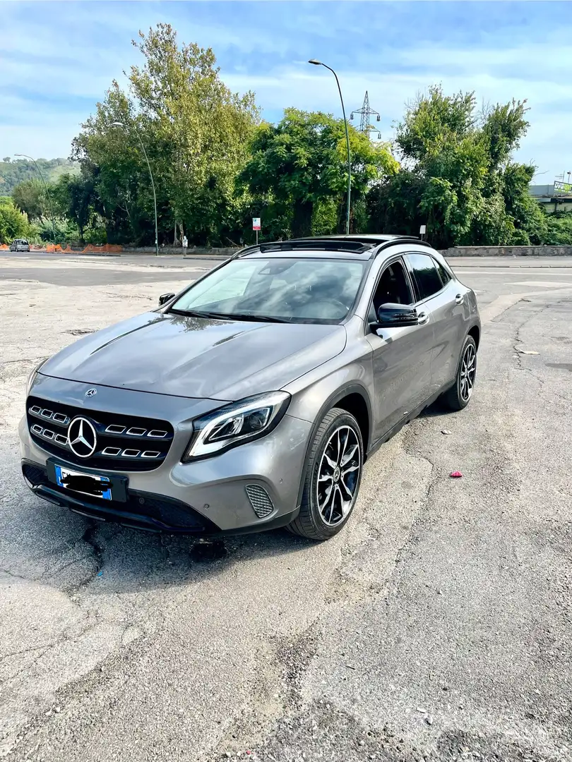 Mercedes-Benz GLA 200 d Premium AMG - 1