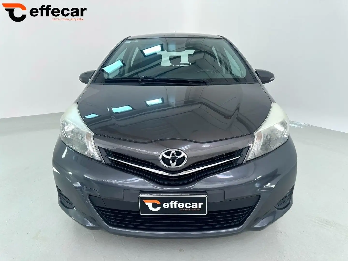 Toyota Yaris 1.4 D-4D 5 porte Lounge Grigio - 2