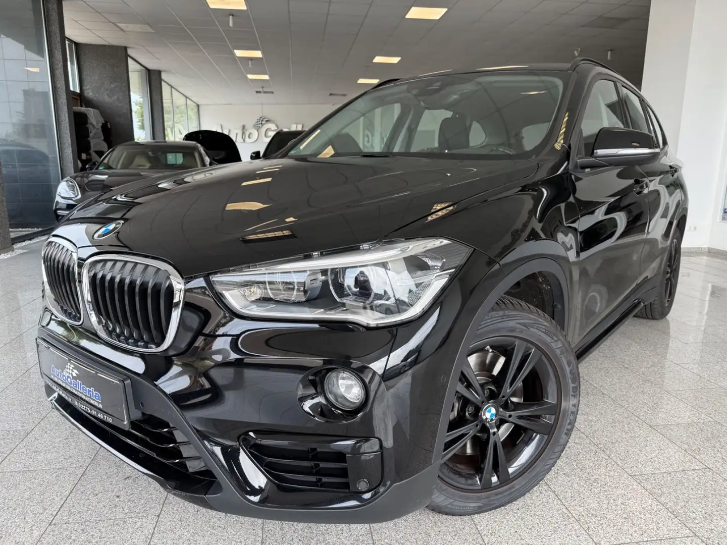 BMW X1 xDrive 20d Automatik Sport Line Navi PDC LED Noir - 1