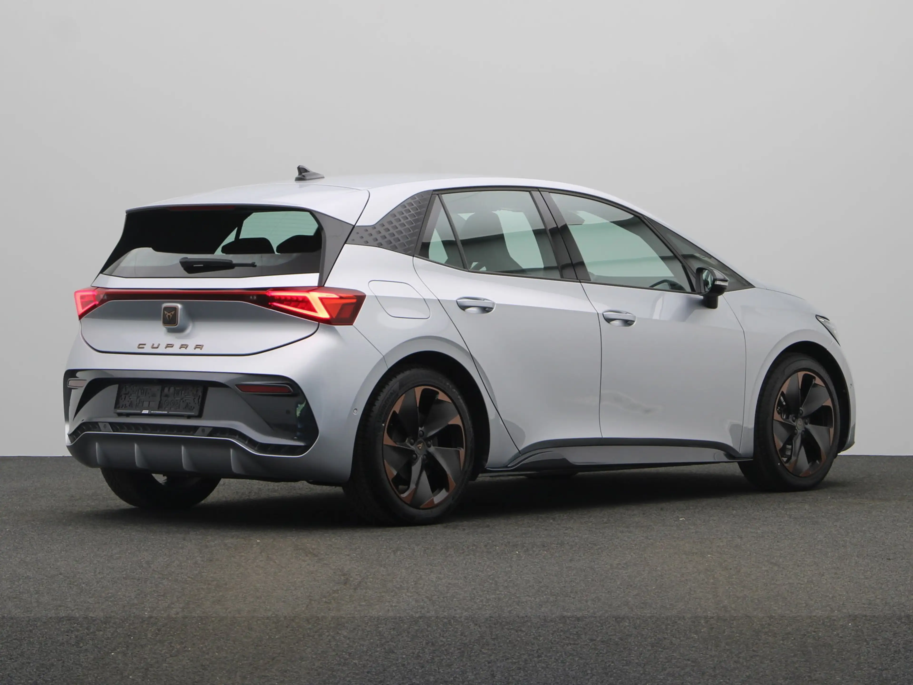 CUPRA Born Born eBoost 231pk (170kW) v 58 kWh — photo 2