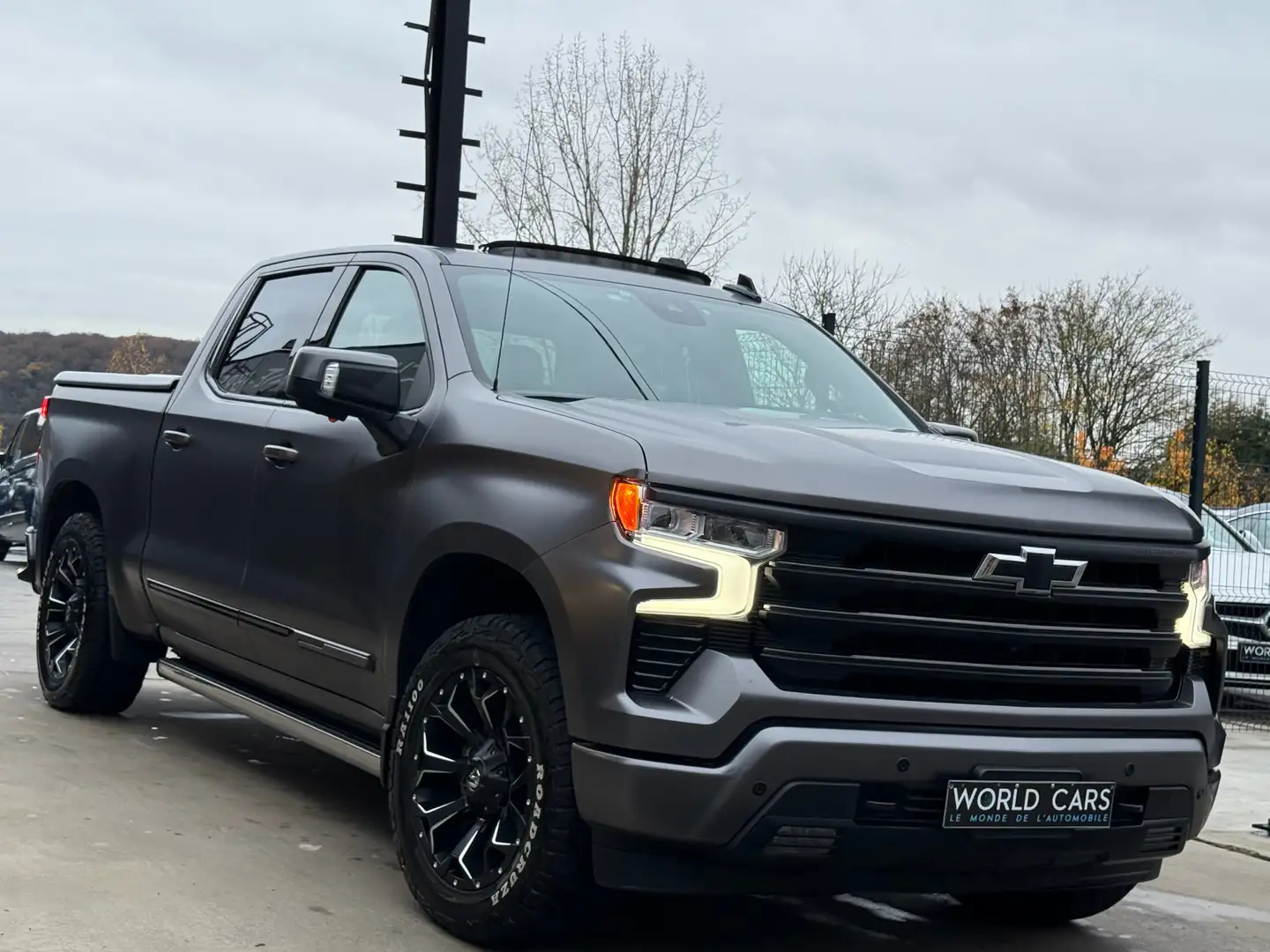 Chevrolet Silverado 6.2i V8 LPG HIGH COUNTRY TVAC*BTWIN FULL OPTIONS Zwart - 2