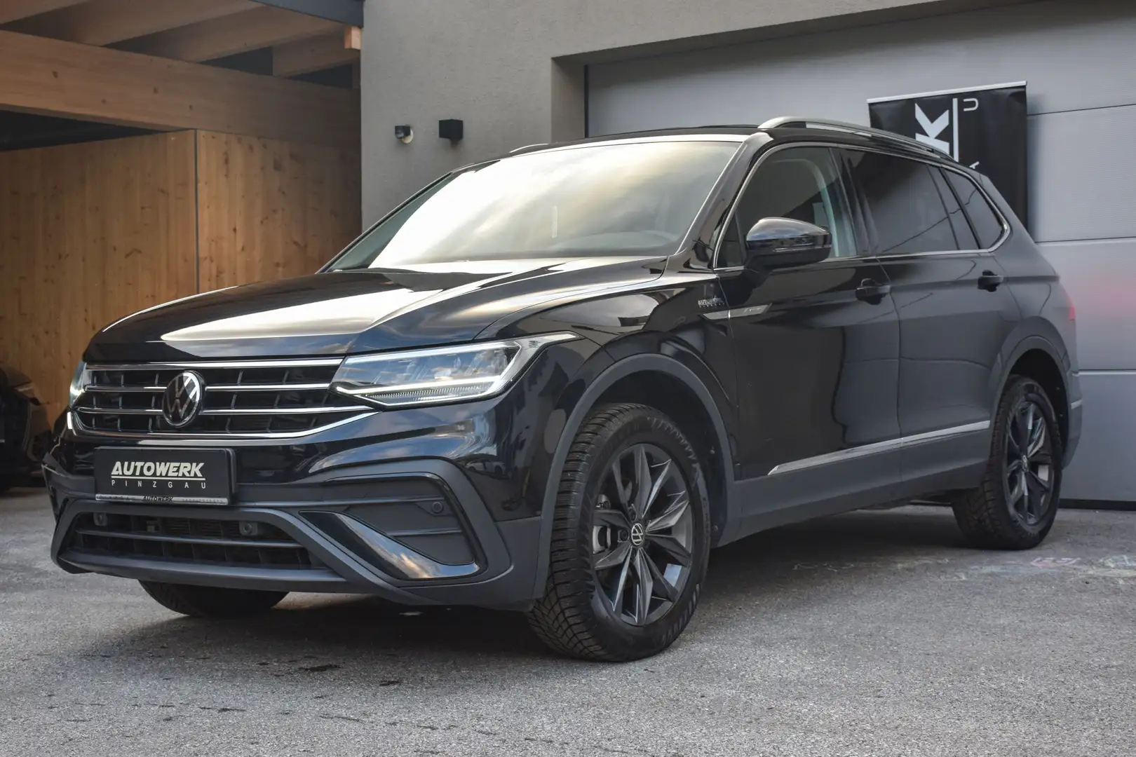 Volkswagen Tiguan Allspace Tiguan 2,0 TDI SCR DSG 4Motion Allspace Life Schwarz - 1