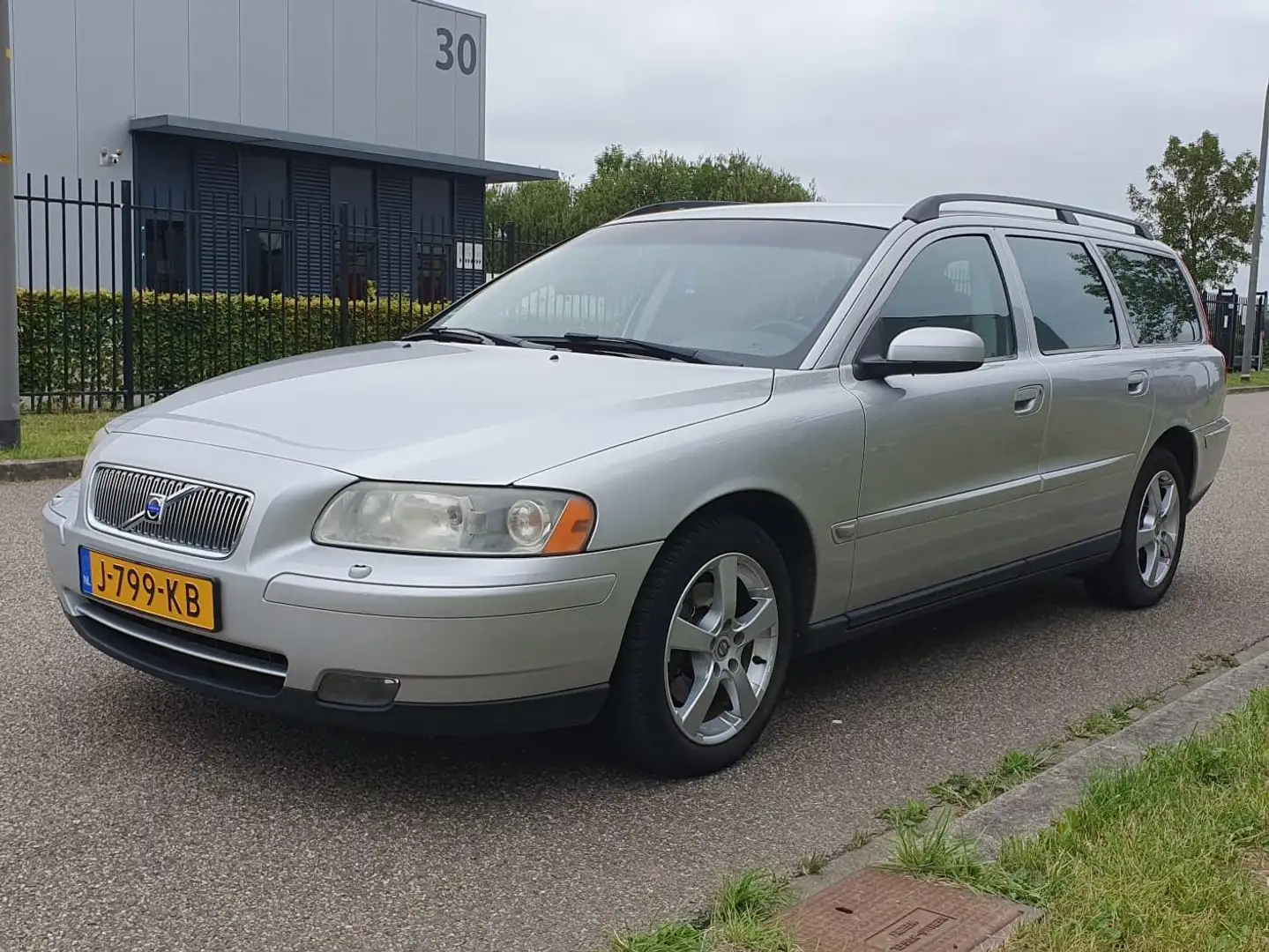 Volvo V70 V70 2.4 YOUNGTIMER Stříbrná - 1