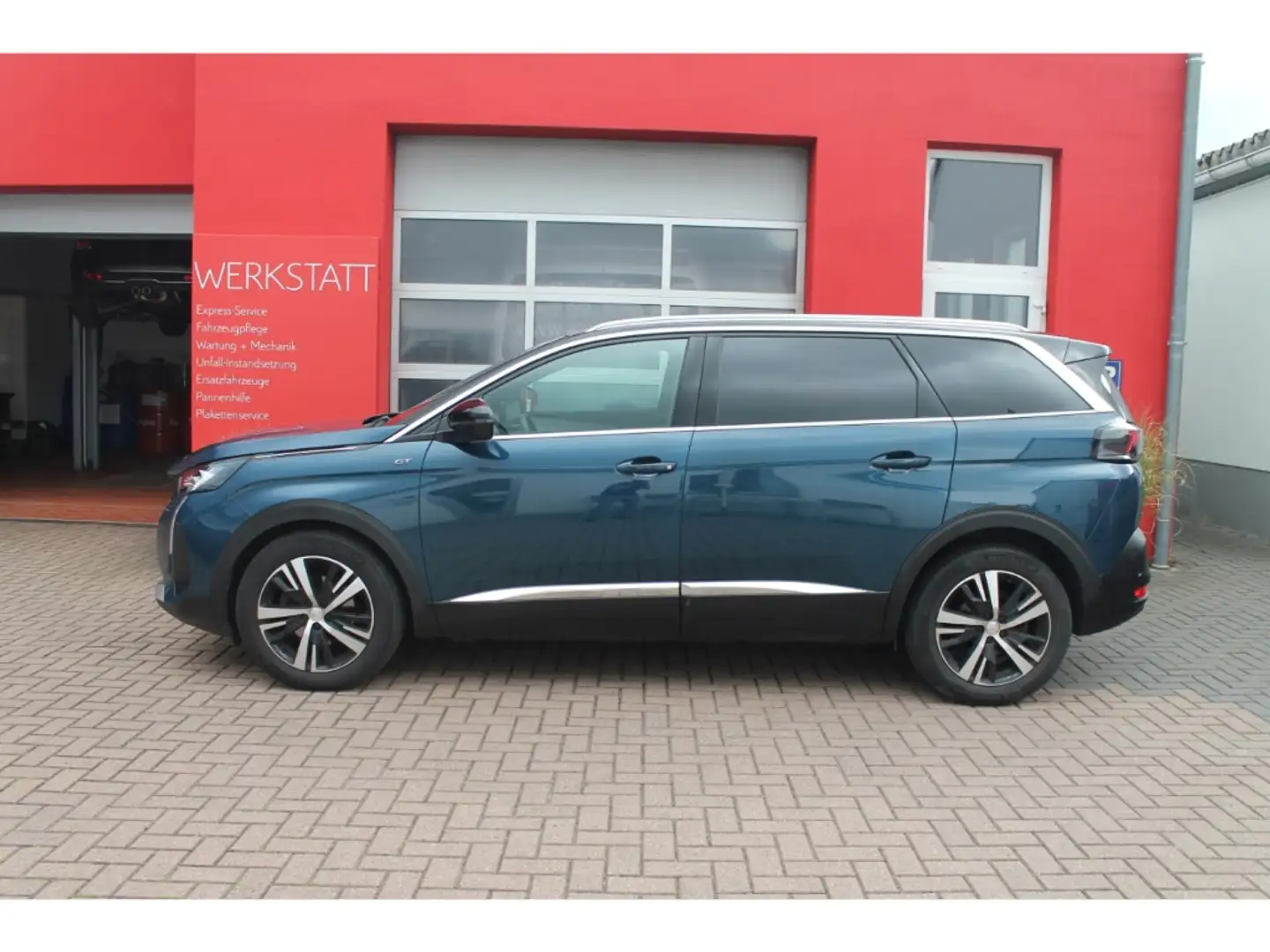 Peugeot 5008 GT BHDi180 EAT8 Dach AHK 7-Sitz Navi Shz Blau - 2