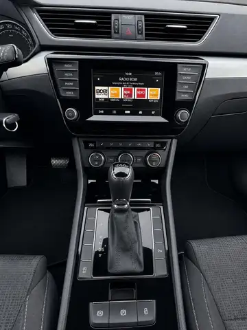 Skoda Superb view 10
