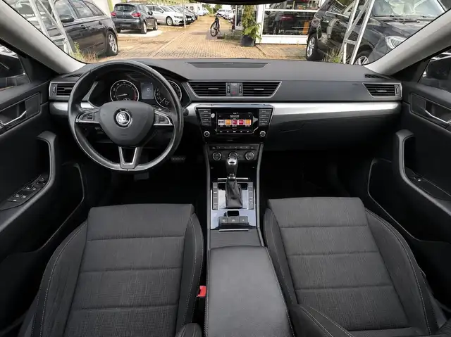 Skoda Superb view 11