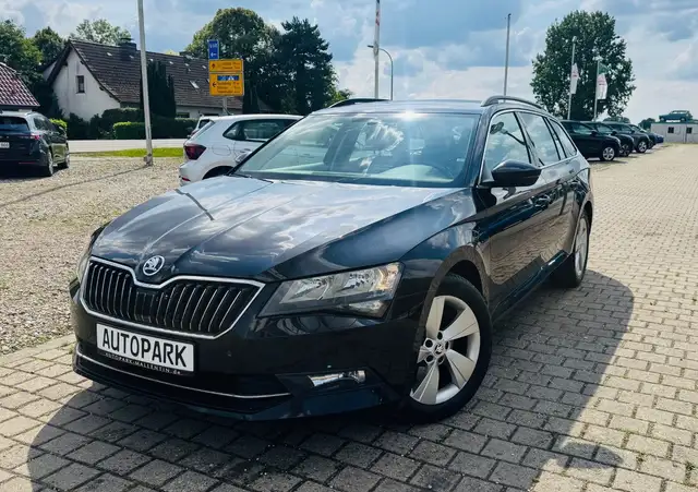Skoda Superb view 3