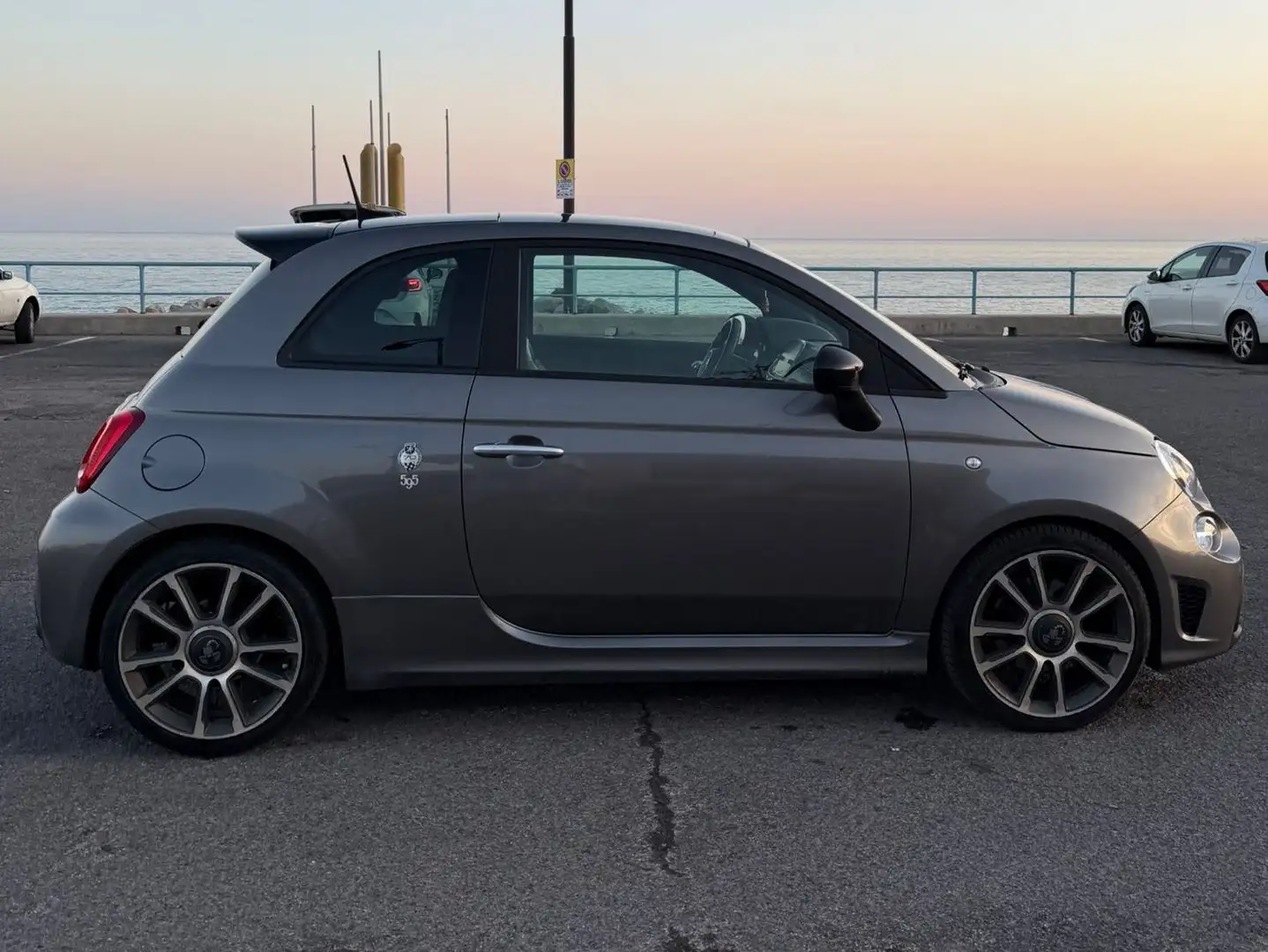 Abarth 500 500 1.4 16v t. t-jet Custom 180cv E6 Чёрный - 2