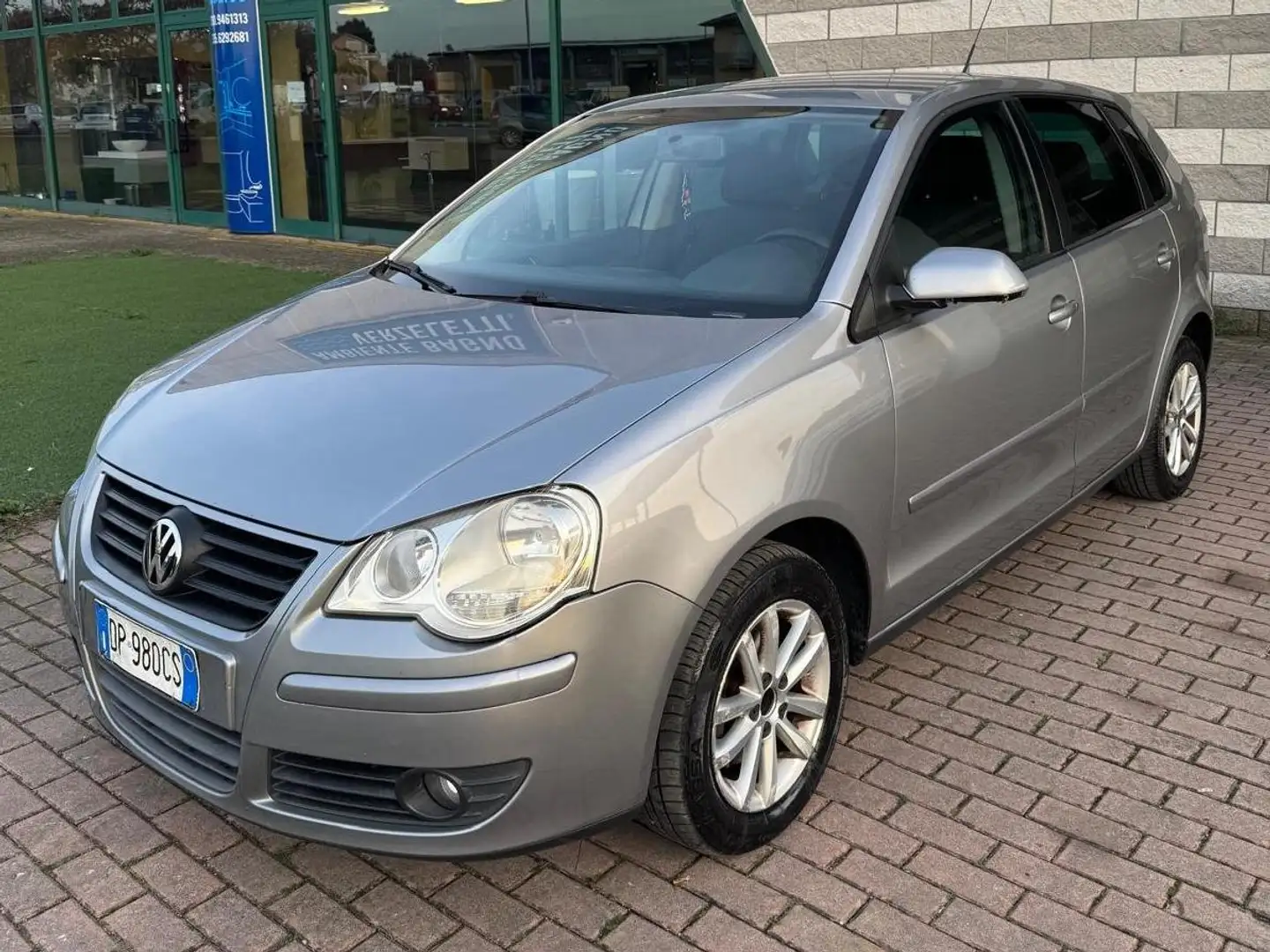 Volkswagen Polo Polo IV 2008 5p 1.2 Comfortline 70cv Gris - 2