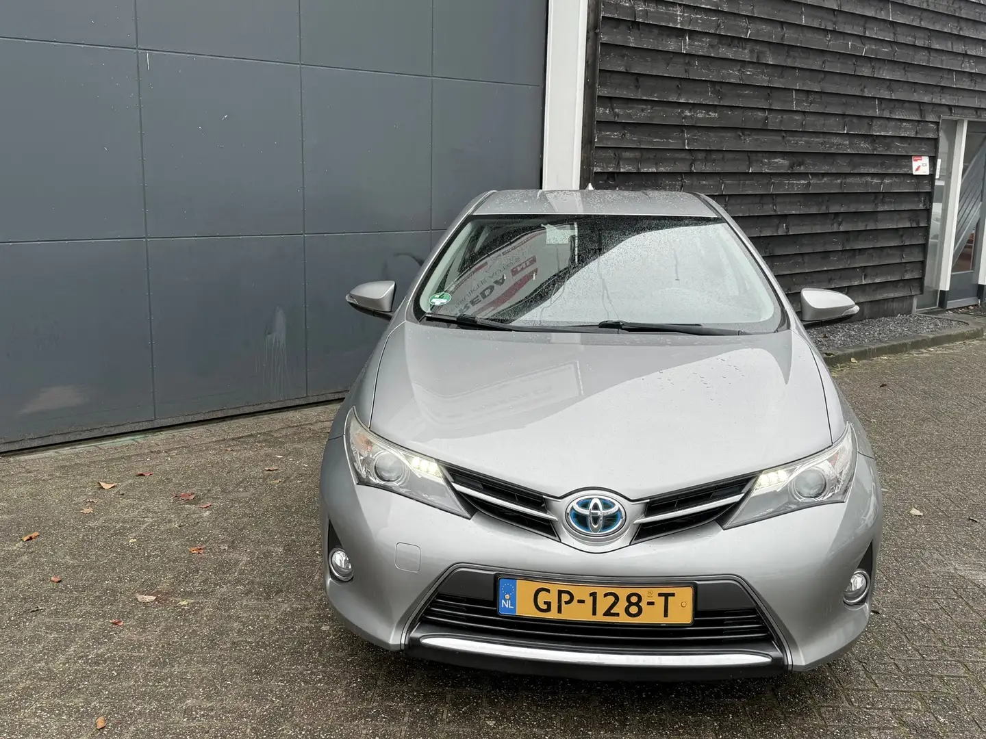 Toyota Auris 1.8 Hybrid Lease Gris - 2