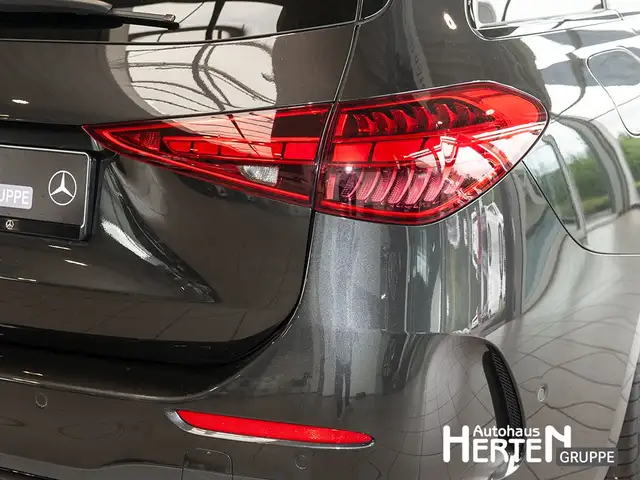 Mercedes-Benz C-Class view 14