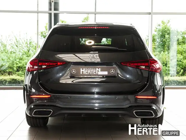 Mercedes-Benz C-Class view 4