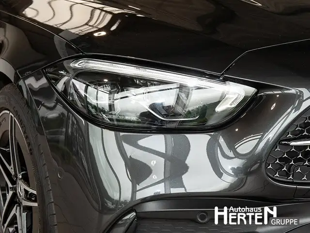 Mercedes-Benz C-Class view 13