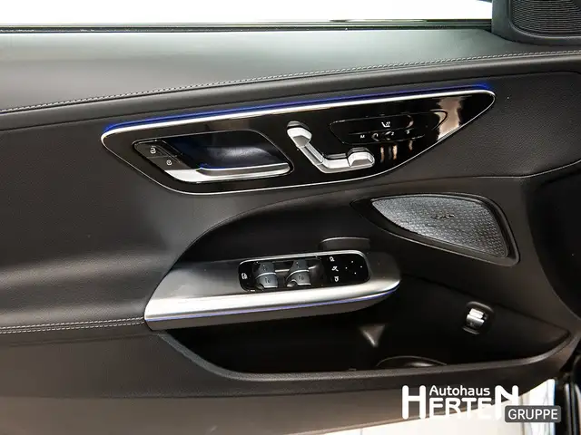 Mercedes-Benz C-Class view 9