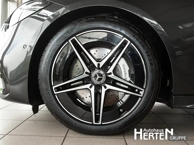 Mercedes-Benz C-Class view 5