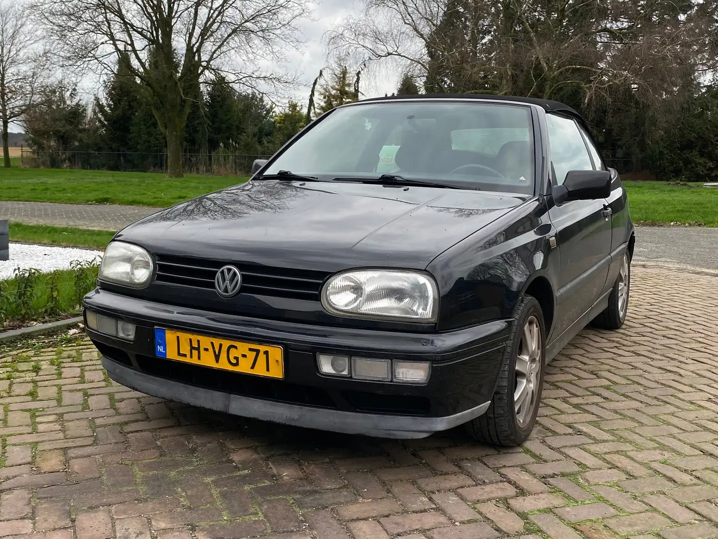 Volkswagen Golf 1.8 Zwart - 1