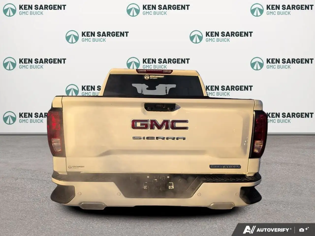 GMC Sierra 1500 снимка GMC Sierra 1500