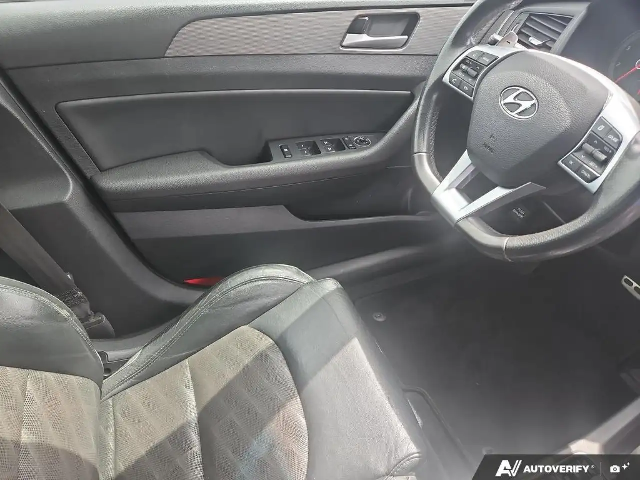 Hyundai SONATA снимка Hyundai SONATA