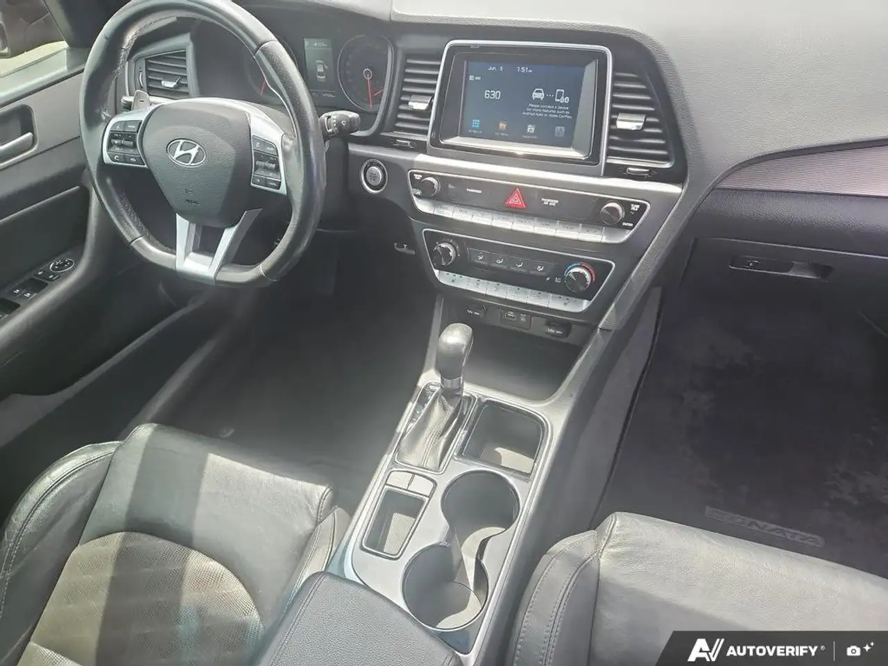 Hyundai SONATA снимка Hyundai SONATA