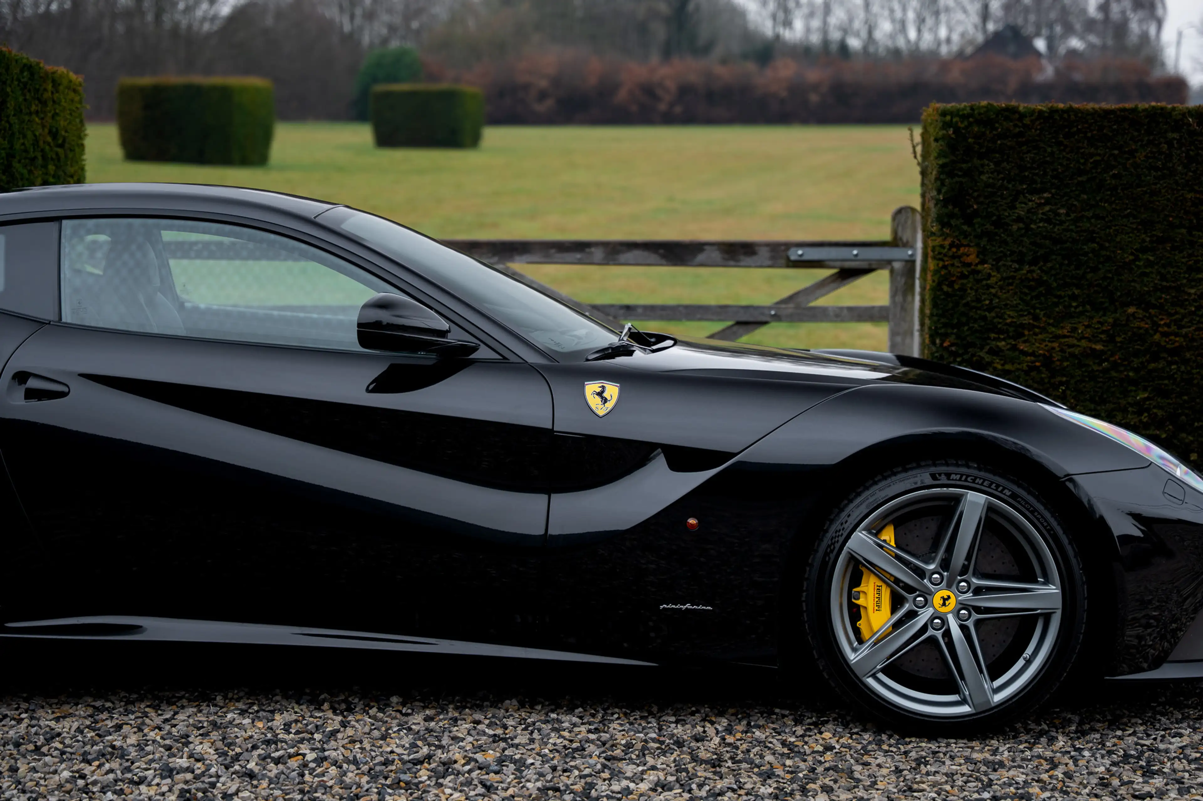 Ferrari F12 Low Mileage / Like New / New Service — photo 14