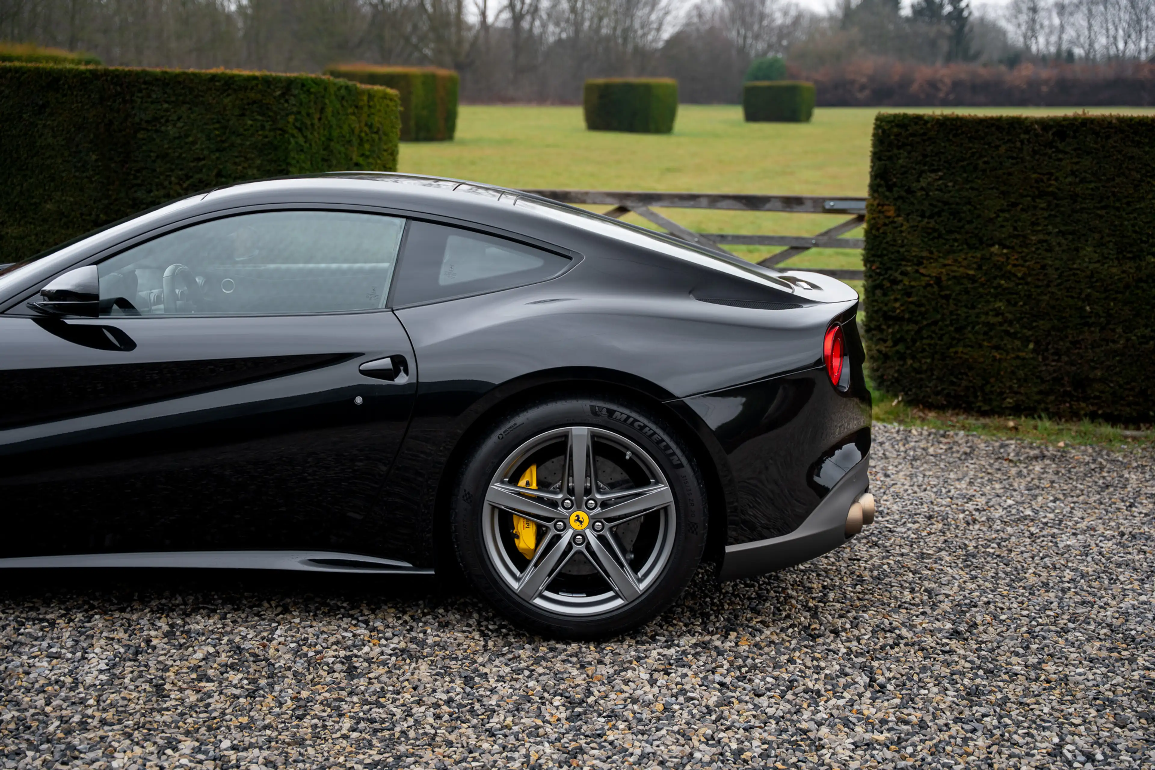 Ferrari F12 Low Mileage / Like New / New Service — photo 13