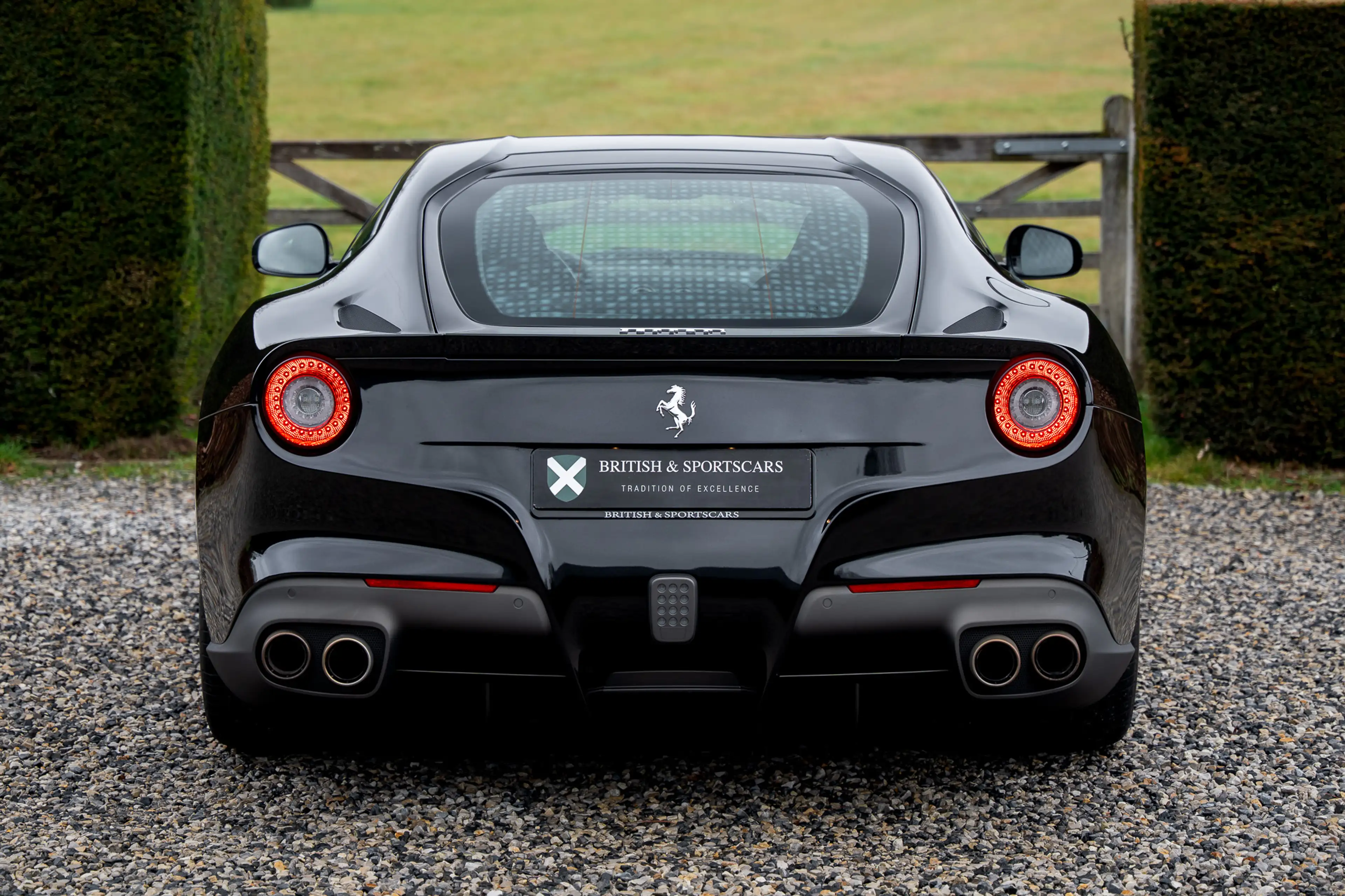 Ferrari F12 Low Mileage / Like New / New Service — photo 6