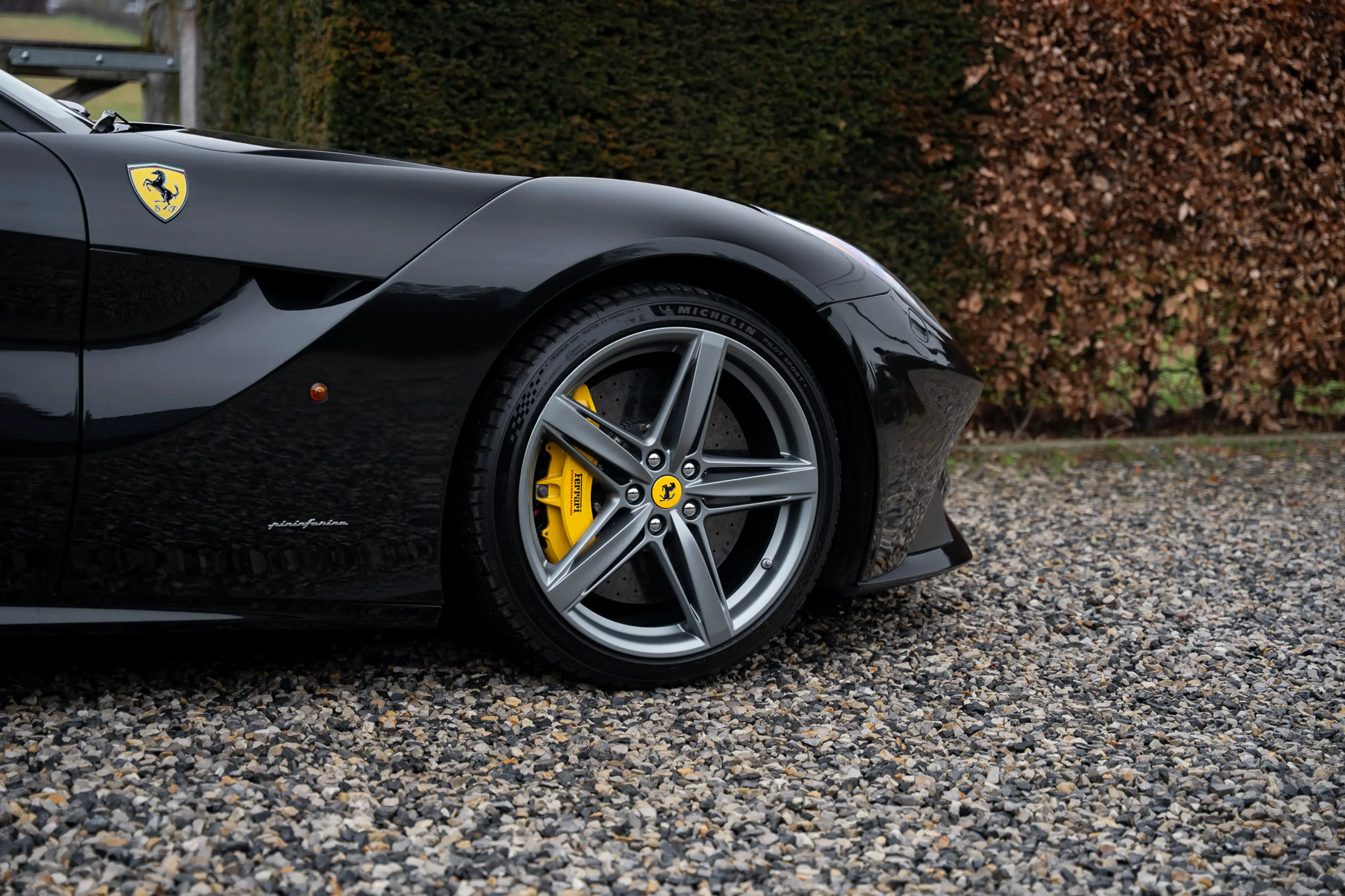 Ferrari F12 Low Mileage / Like New / New Service — photo 11