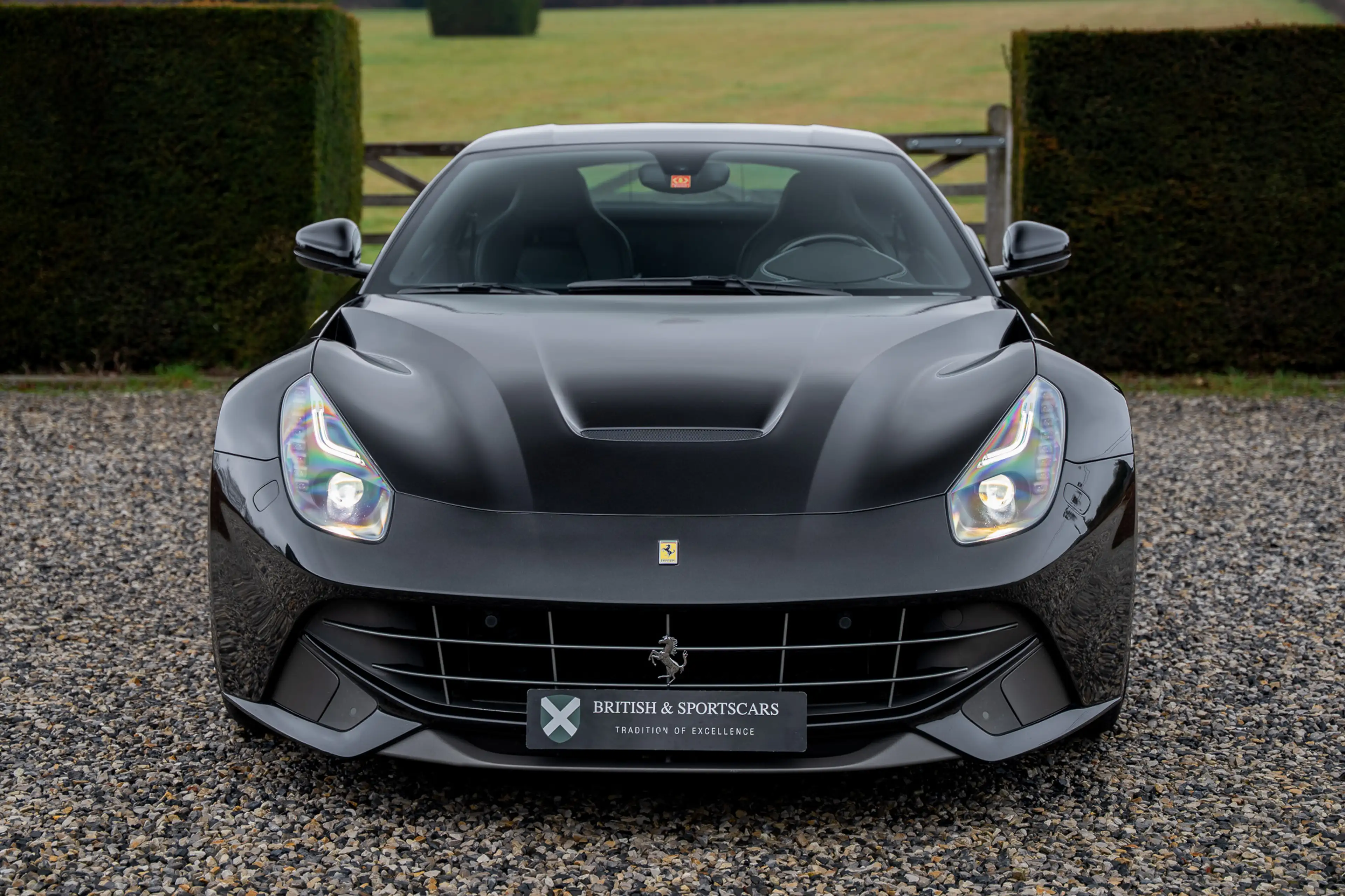 Ferrari F12 Low Mileage / Like New / New Service — photo 5