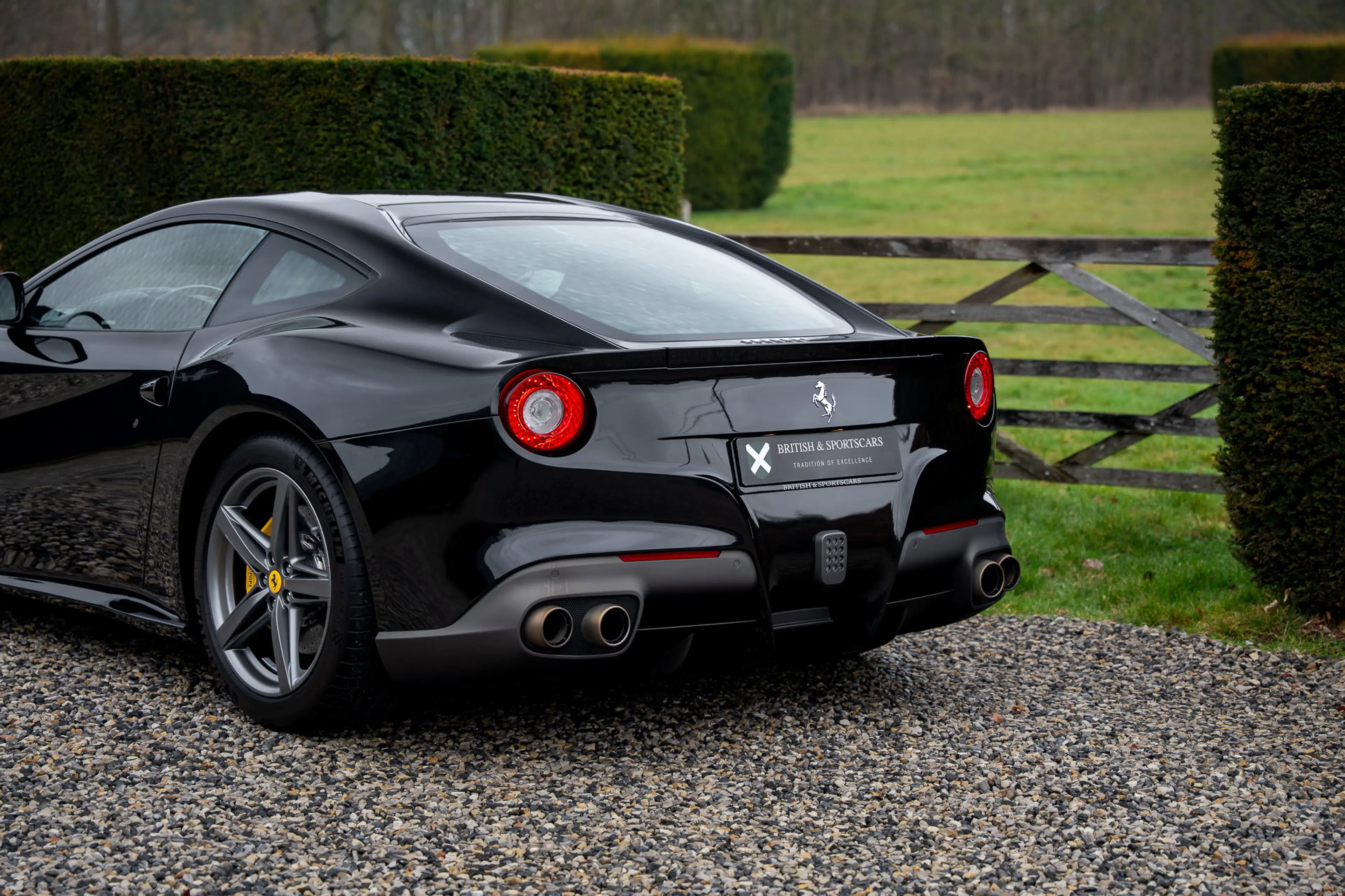 Ferrari F12 Low Mileage / Like New / New Service — photo 10