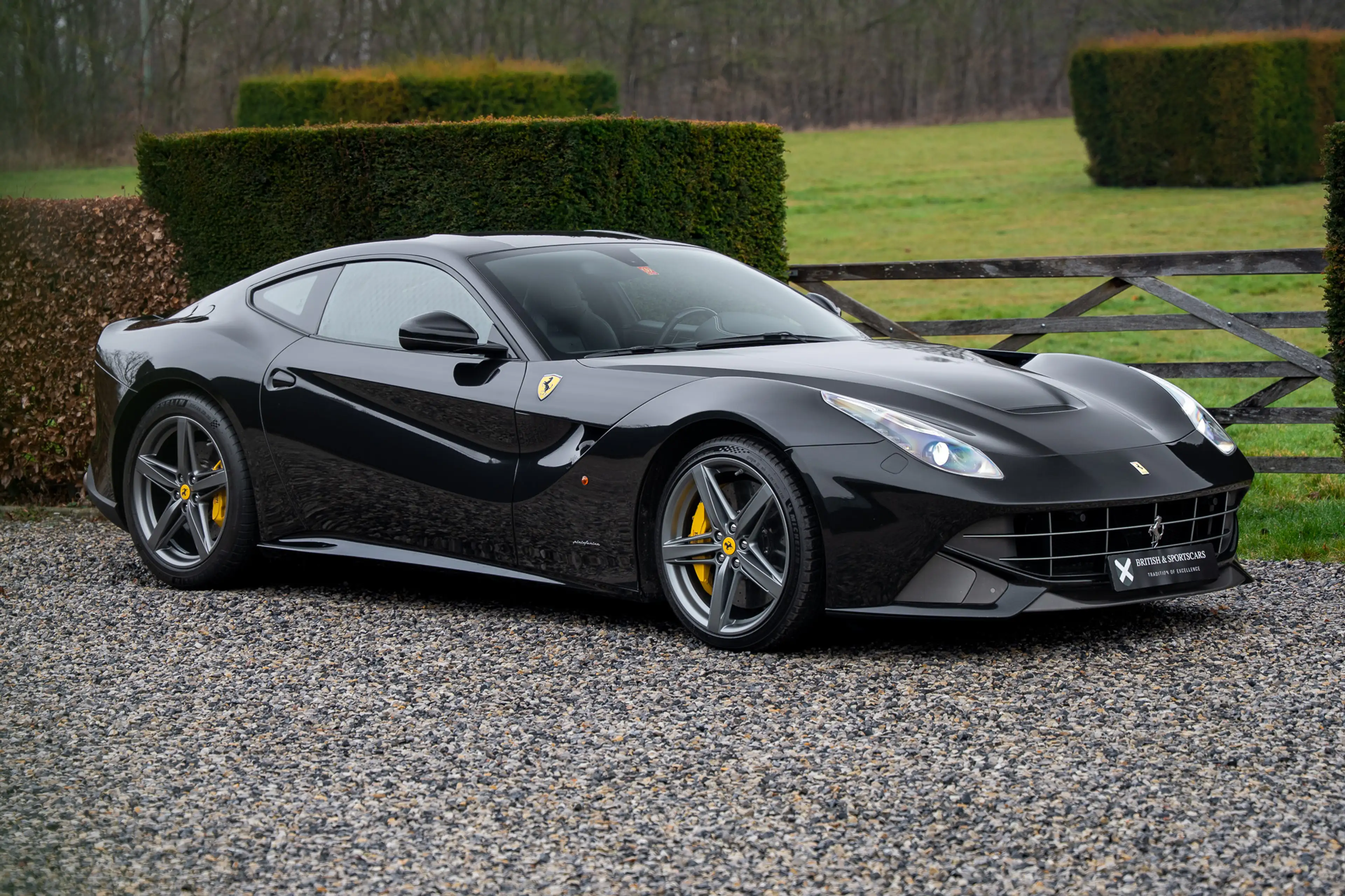 Ferrari F12 Low Mileage / Like New / New Service — photo 3