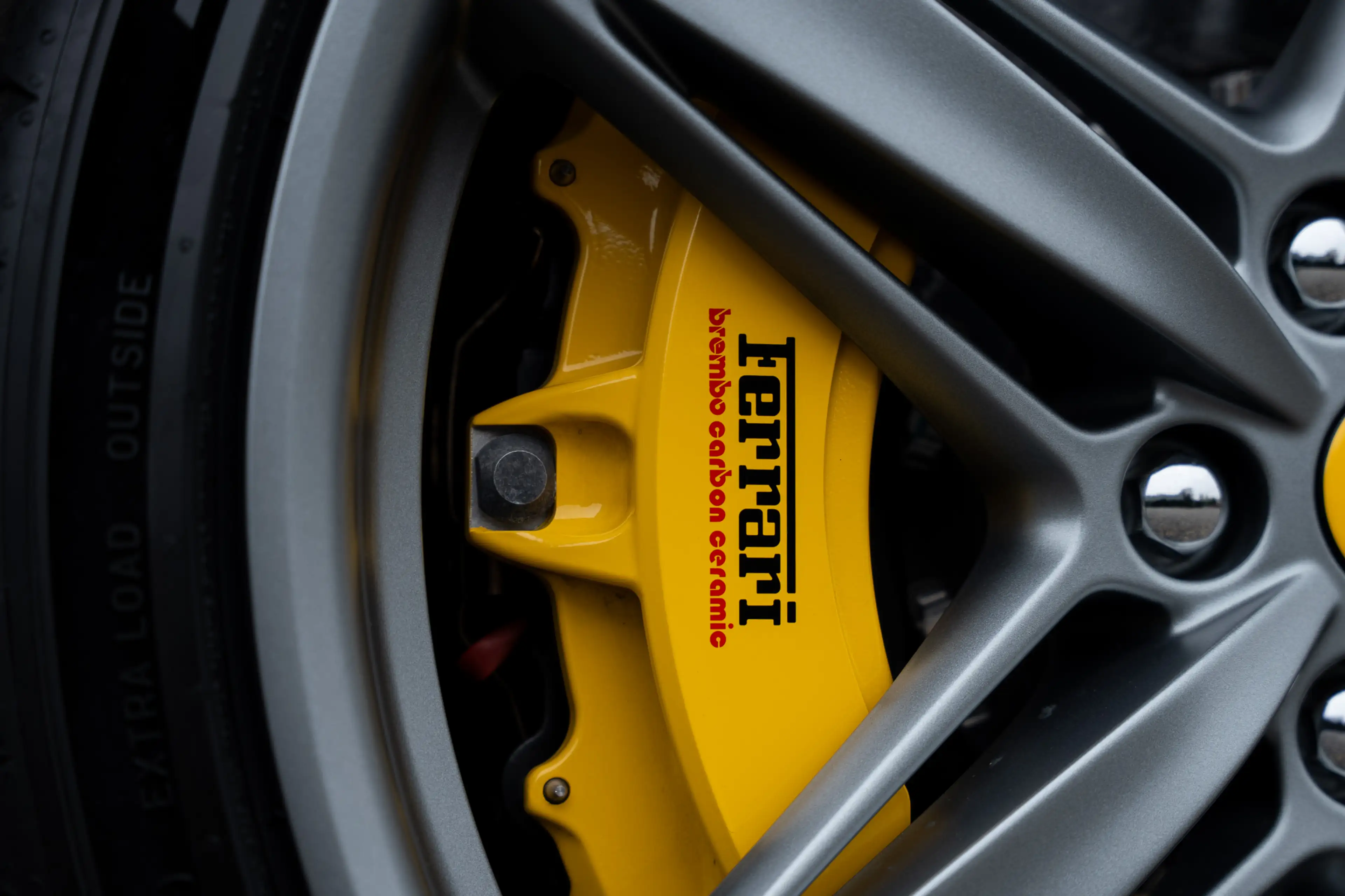 Ferrari F12 Low Mileage / Like New / New Service — photo 12