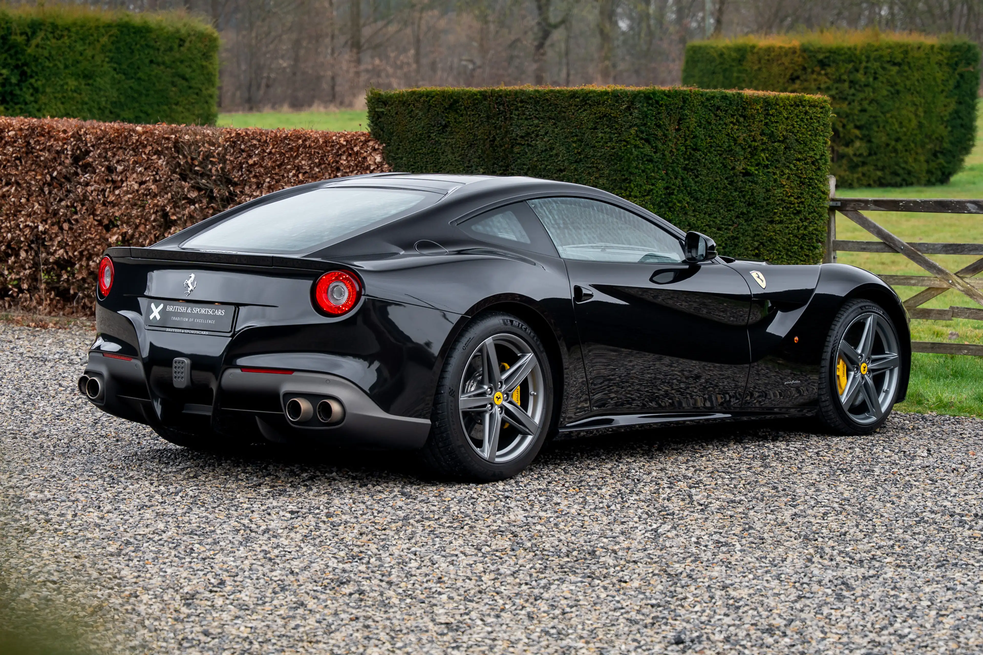 Ferrari F12 Low Mileage / Like New / New Service — photo 2