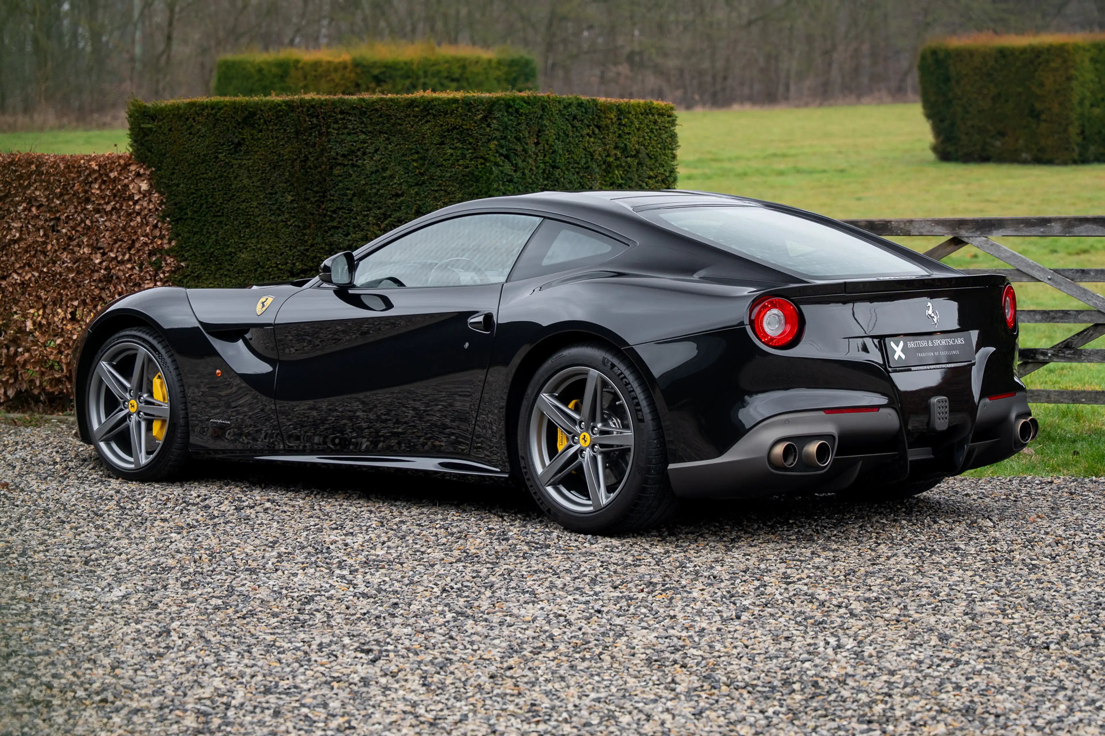 Ferrari F12 Low Mileage / Like New / New Service — photo 4