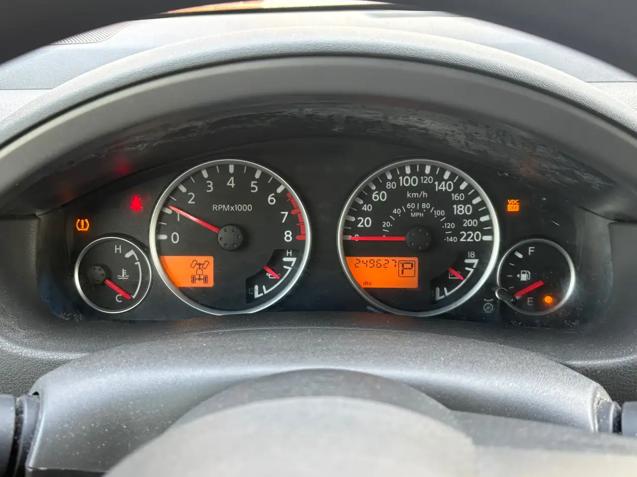 Nissan Pathfinder снимка Nissan Pathfinder