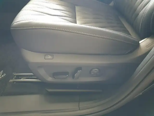 Mitsubishi Outlander view 9