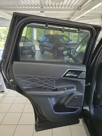 Mitsubishi Outlander view 11