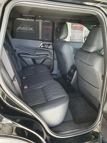 Mitsubishi Outlander view 14