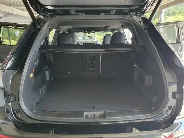 Mitsubishi Outlander view 15