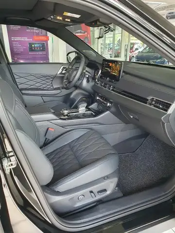 Mitsubishi Outlander view 12