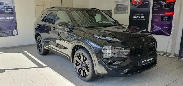Mitsubishi Outlander view 4